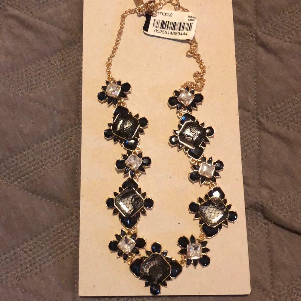 NEW! Beautiful statement necklace